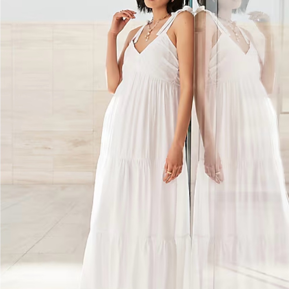EXPRESS Tie Shoulder Tiered Maxi Dress White size. Medium. NWOT